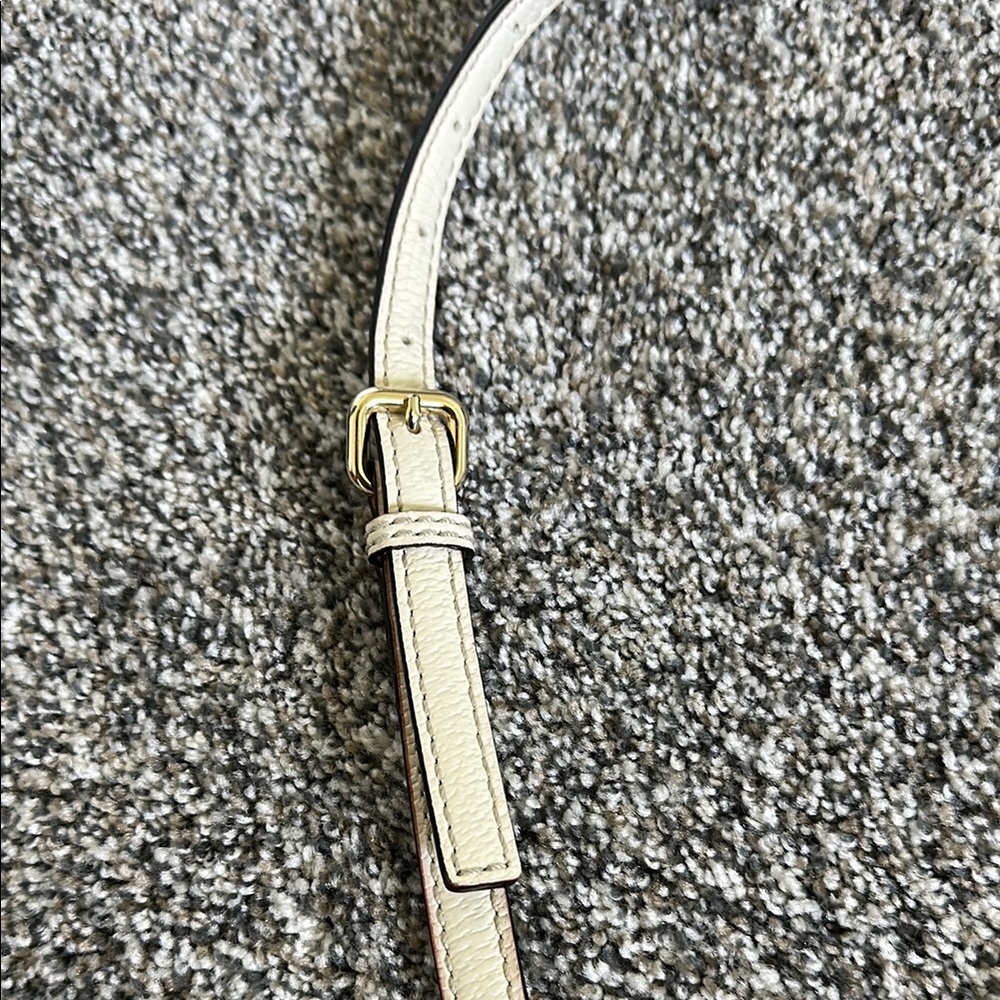 Kate Spade Cream Crossbody Bag with Sleek Design - Picture 4 of 4